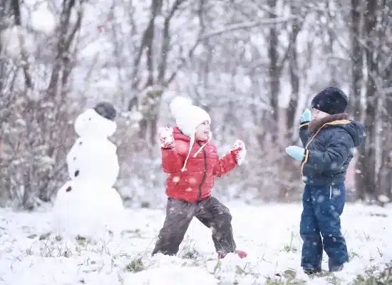 Jak zorganizować wartościowe półkolonie zimowe dla dziecka?